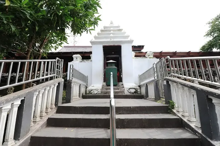 makam datuk ibrahim bauzir, datuk ibrahim banyuwangi, makam