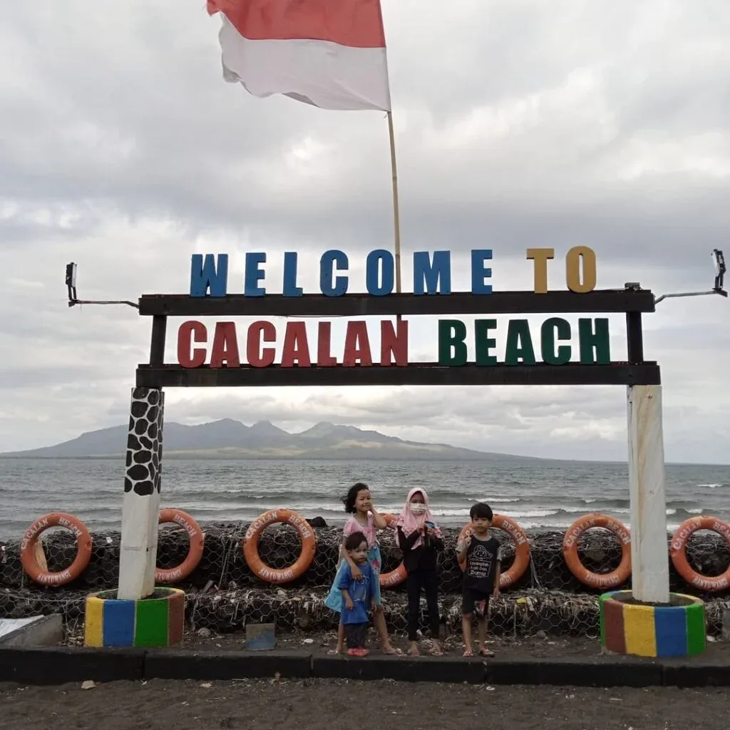 pantai cacalan banyuwangi, pantai cacalan, kano pantai - Menikmati Sunset di Dermaga: Momen Paling DitunggU saat Sore