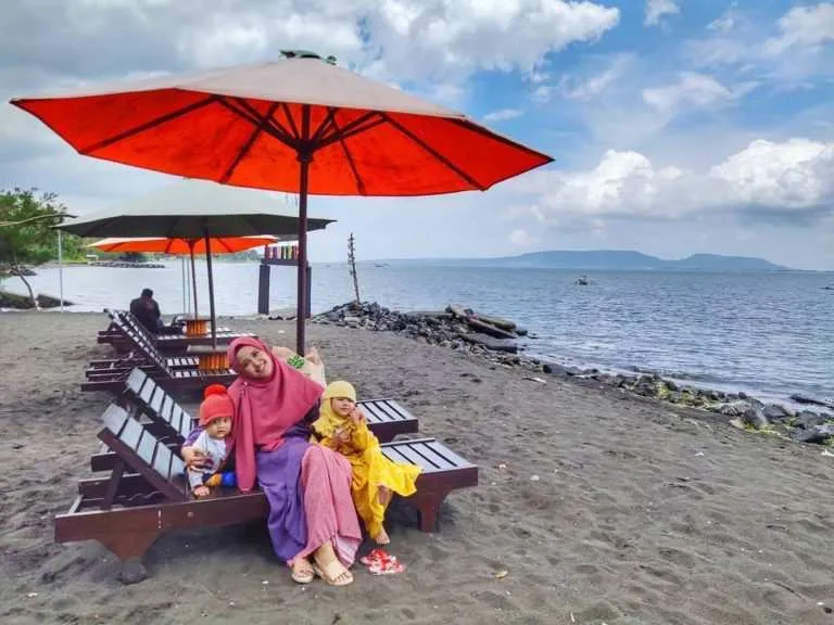 pantai cacalan banyuwangi, pantai cacalan, kano pantai - Mengapa Pantai Cacalan Banyuwangi Layak Jadi Agenda Liburan