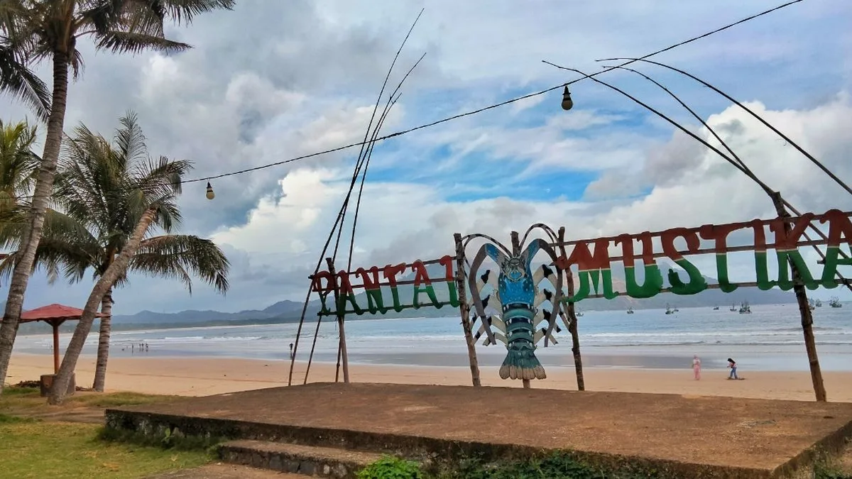 pantai mustika pancer, pantai mustika banyuwangi, wisata - Pesona Ombak Tenang di Pantai Mustika Pancer Banyuwangi