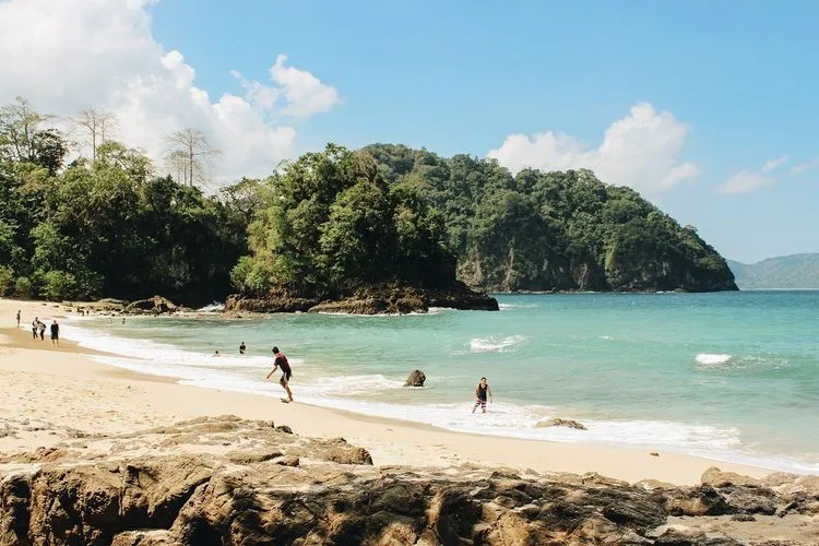 teluk hijau banyuwangi, green island banyuwangi, teluk ijo: Hal yang Sering Diabaikan Pengunjung Pertama