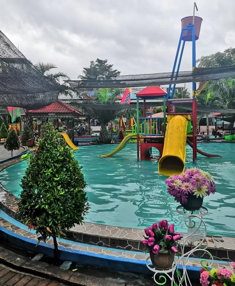 mirah fantasi banyuwangi, mirah fantasi, kolam renang mirah