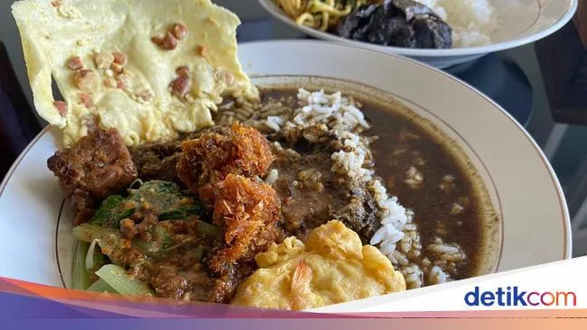 pecel rawon banyuwangi, pecel rawon, nasi pecel rawon,
