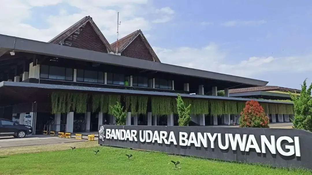 bandara banyuwangi blimbingsari, bandara banyuwangi, bandar: Perbandingan Bandara Banyuwangi Blimbingsari dengan Bandara