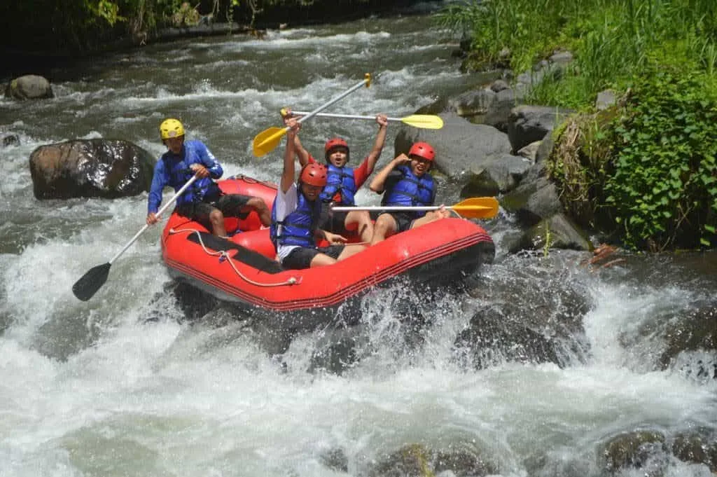 songgon rafting banyuwangi, rafting songgon, arung jeram: Mengenal Sungai Badeng: Karakter Arus yang Memacu Adrenalin