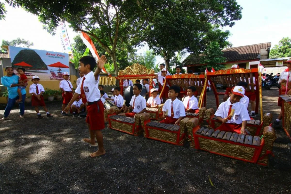kesenian angklung paglak banyuwangi, angklung paglak, musik