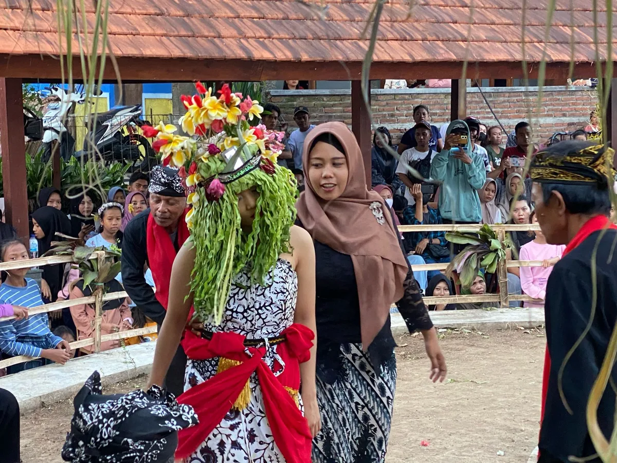 tradisi seblang banyuwangi, seblang olehsari, seblang - Menyelami Makna Spiritual dalam Ritual Seblang Banyuwangi