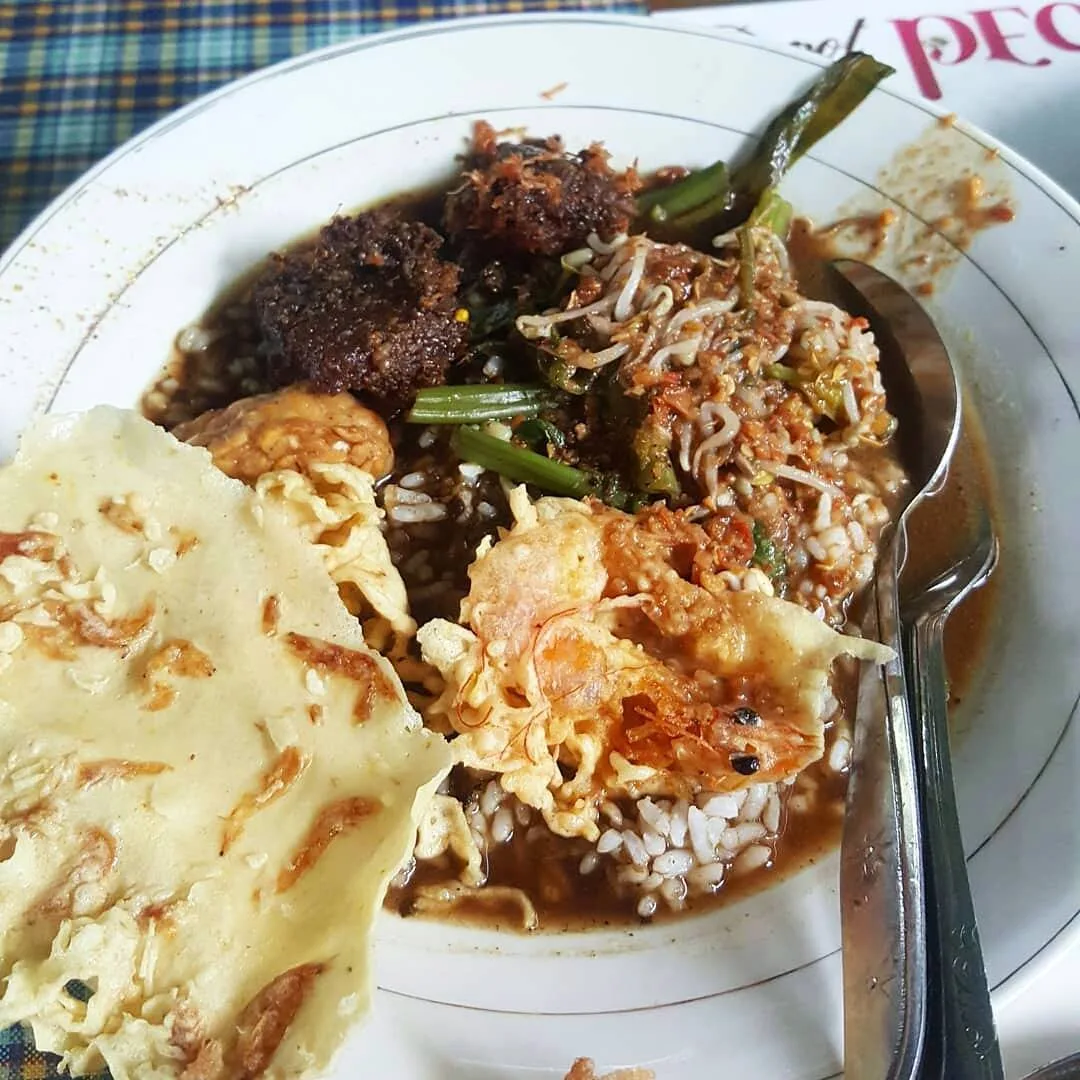 pecel rawon banyuwangi, pecel rawon, nasi pecel rawon,