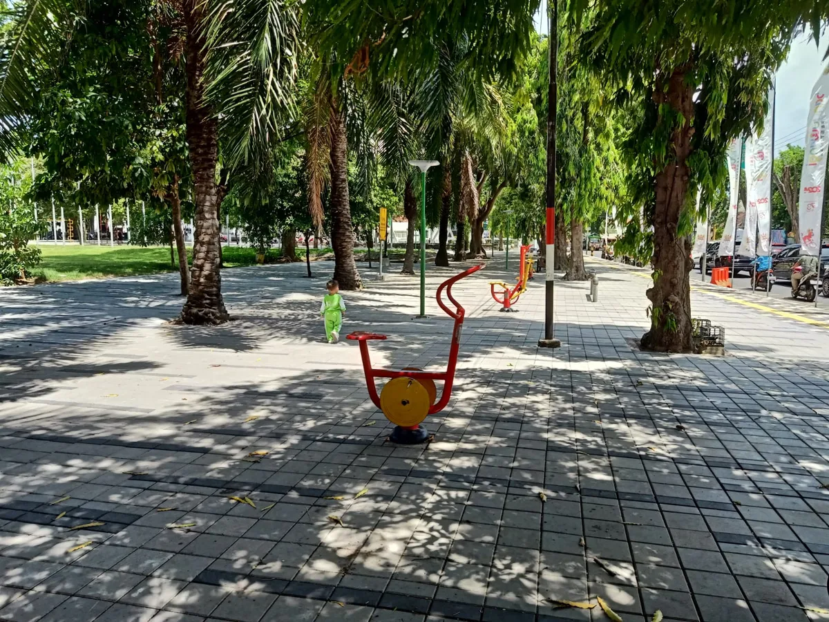taman blambangan banyuwangi, taman blambangan, alun alun
