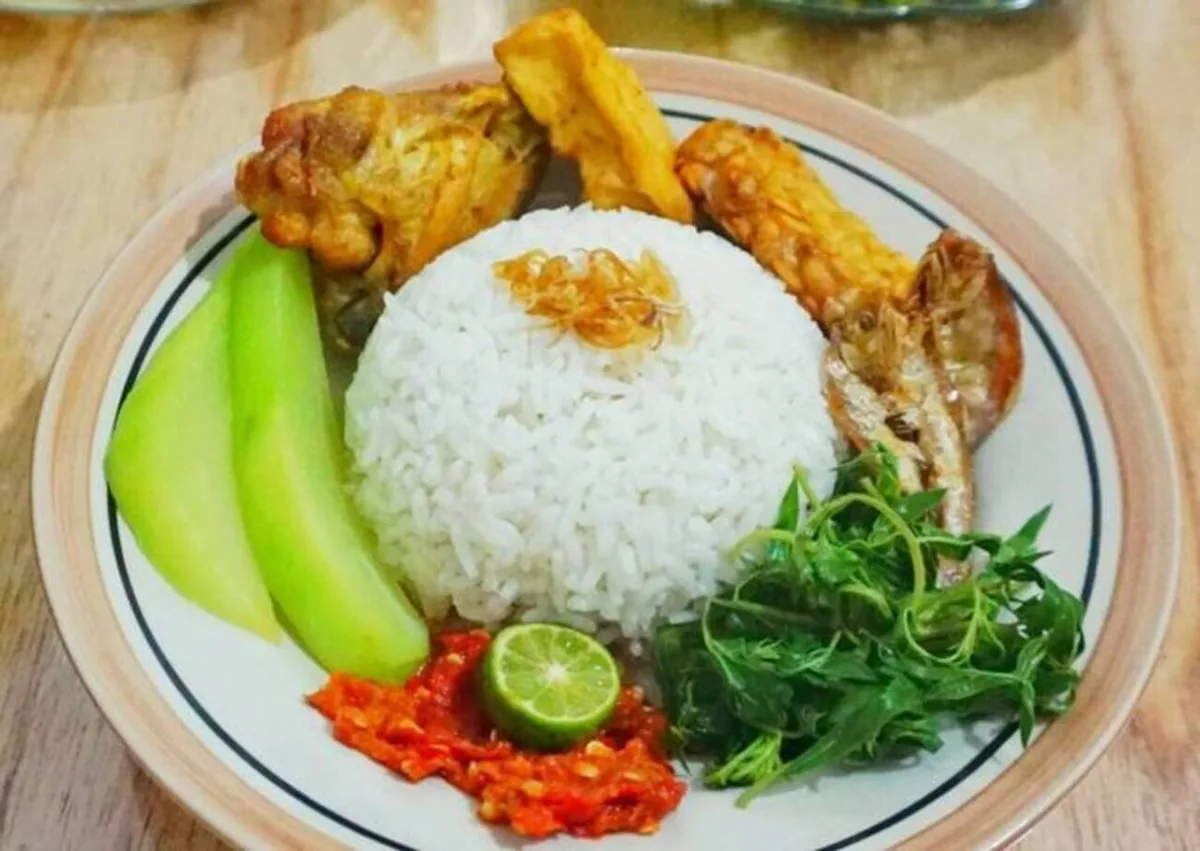 sego tempong banyuwangi, sego tempong, nasi tempong: Rahasia Sambal Tomat Ranti yang Bikin Pedasnya Nampol