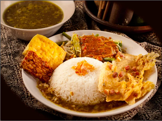 pecel rawon banyuwangi, pecel rawon, nasi pecel rawon,