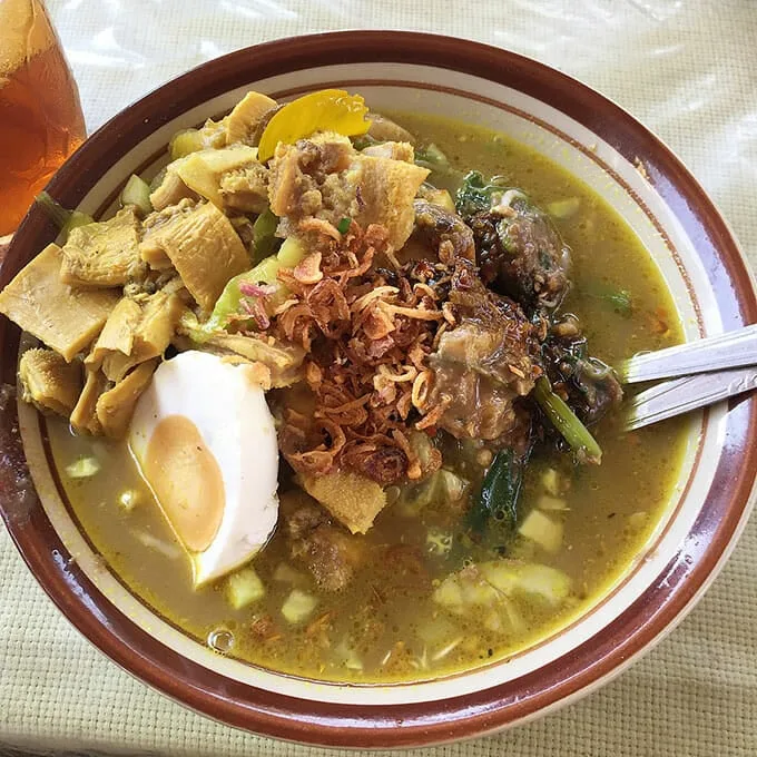 rujak soto banyuwangi, rujak soto, kuliner rujak soto, - Apa Sebenarnya Rujak Soto Banyuwangi dan Mengapa Rasanya