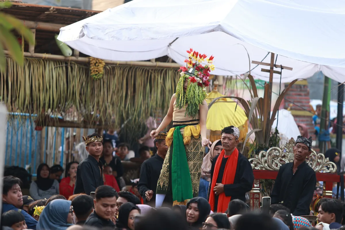 tradisi seblang banyuwangi, seblang olehsari, seblang: Merawat Warisan Suku Osing untuk Generasi Mendatang