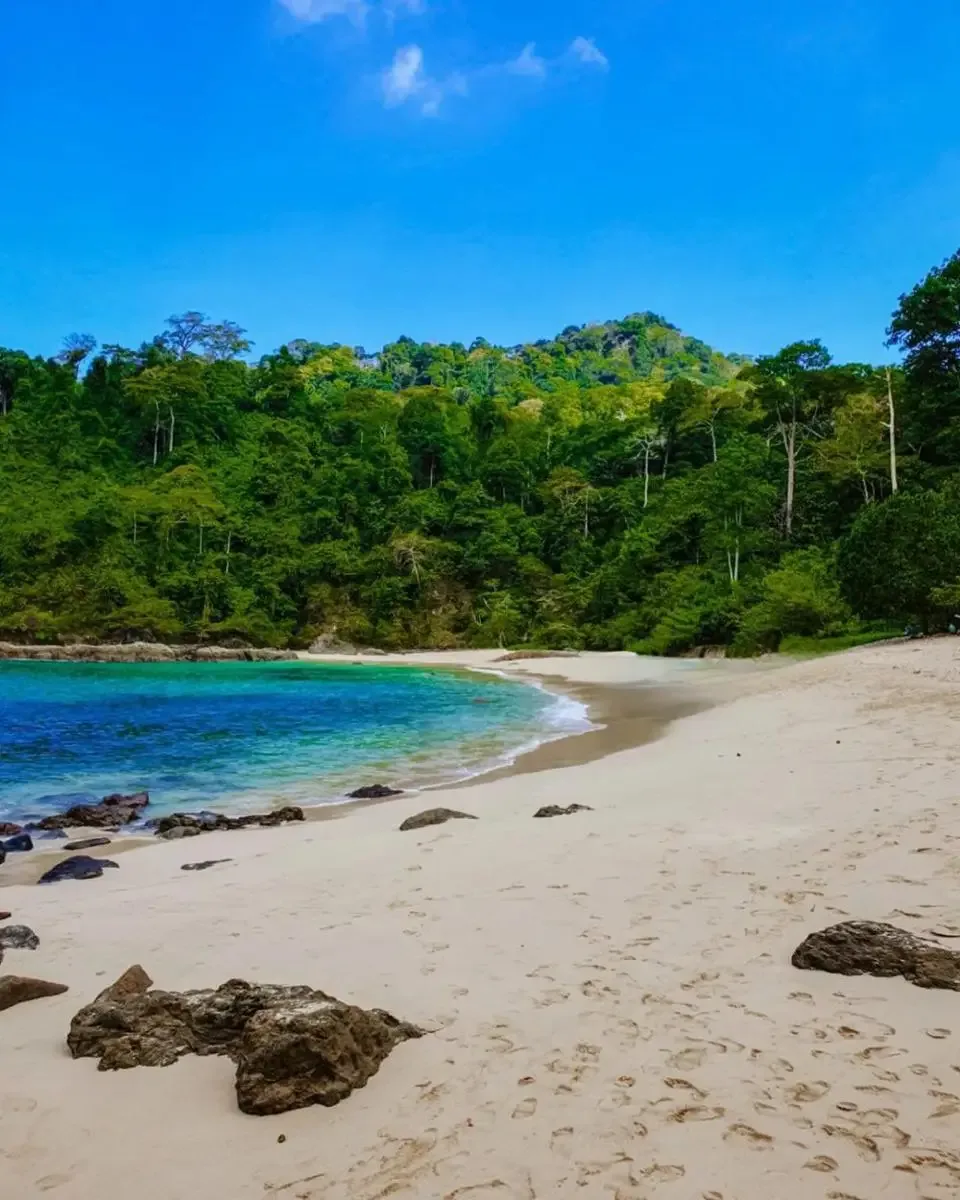 pantai bedil banyuwangi, pulau bedil banyuwangi, pantai - Mengenal Pantai Bedil Banyuwangi dan Asal Namanya