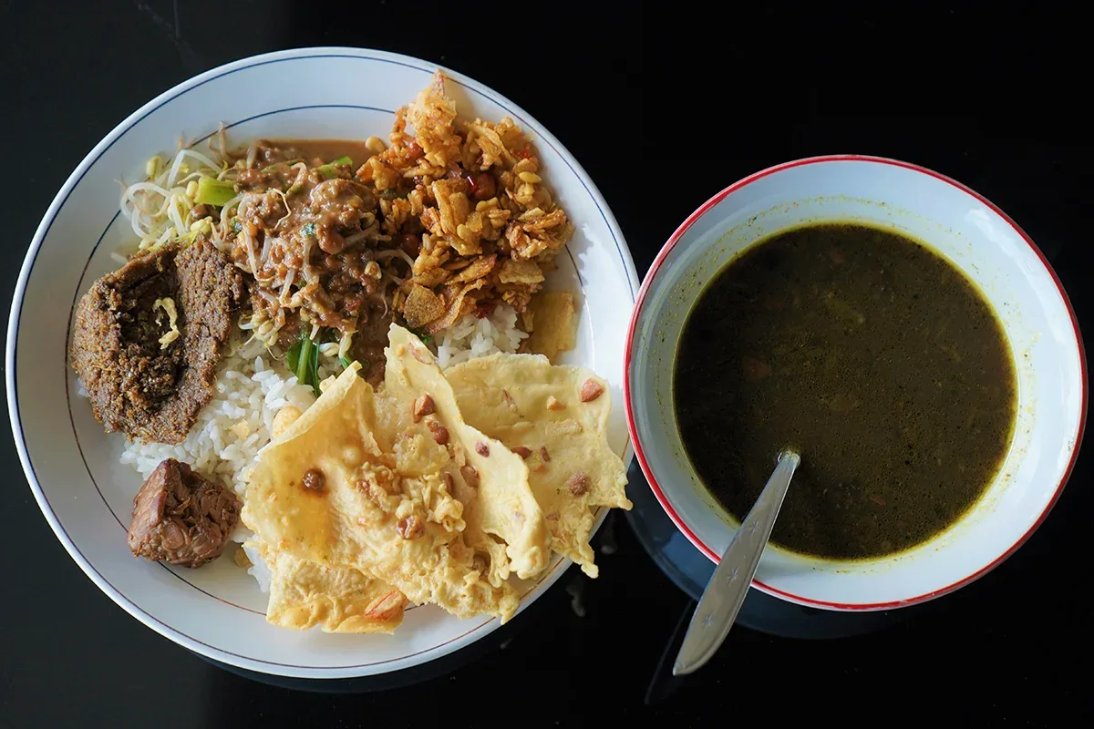 pecel rawon banyuwangi, pecel rawon, nasi pecel rawon,: Rahasia Bumbu Pecel yang Membuat Ketagihan