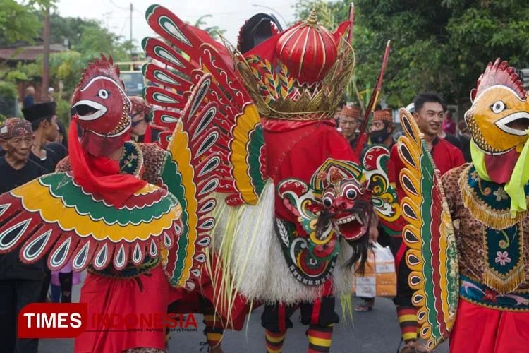 barong ider bumi kemiren, barong ider bumi, desa adat: Tantangan yang Dihadapi Tradisi Lebaran Kemiren