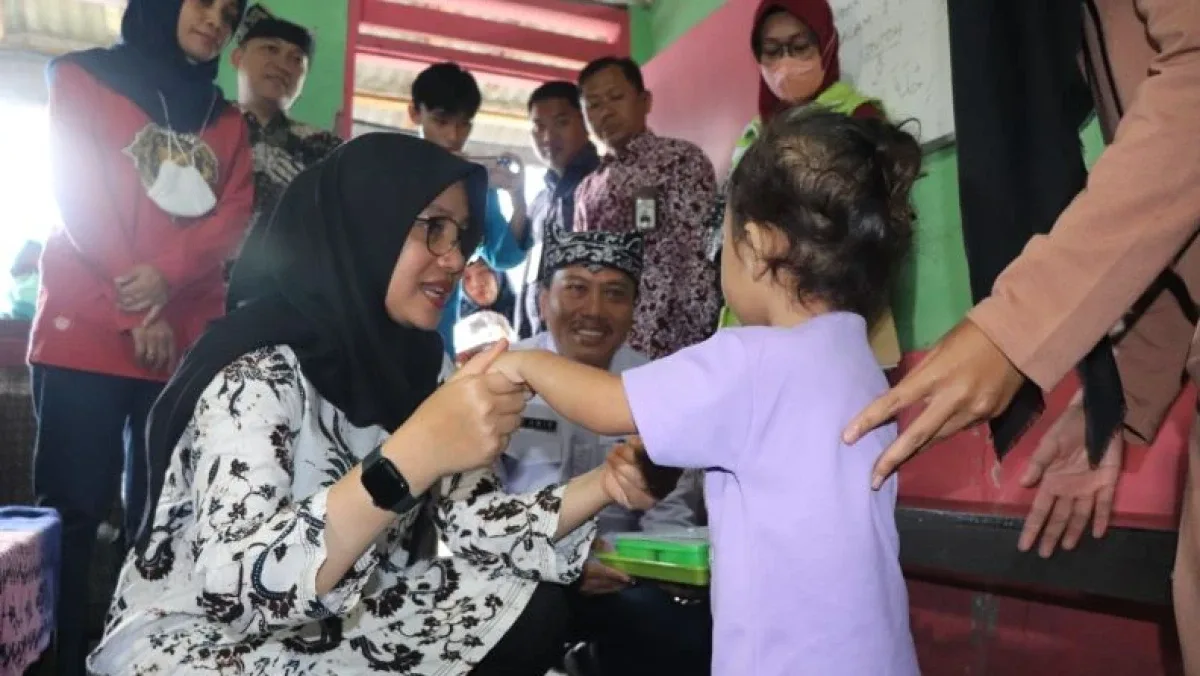 pencegahan stunting banyuwangi, stunting banyuwangi, - Peran Kader dan Bidan dalam Membangun Kepercayaan Warga