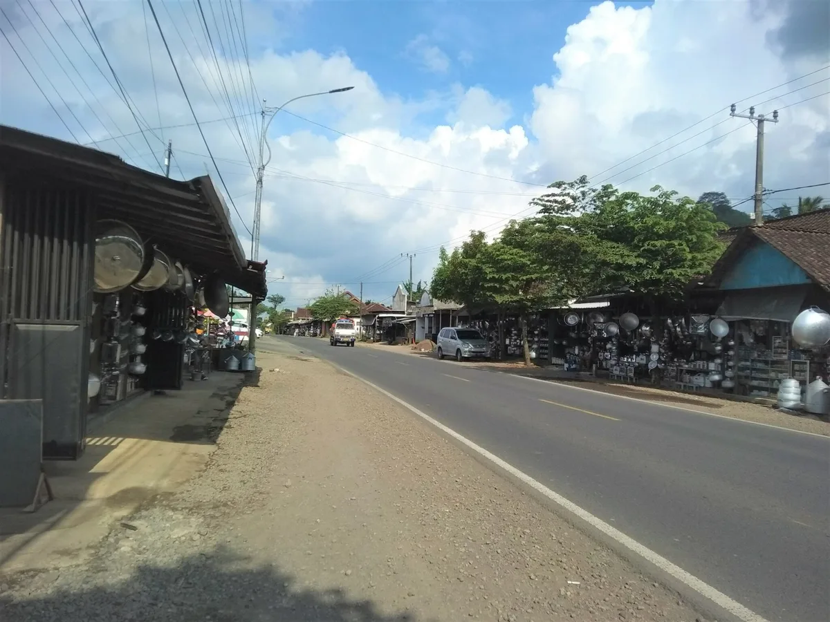 kecamatan kalibaru banyuwangi, kecamatan kalibaru, kalibaru: Sentra Kerajinan Dandang Kalibaru: Logam yang Ditempa