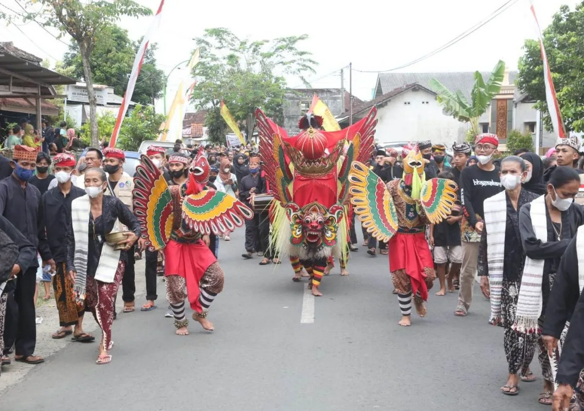 barong ider bumi kemiren, barong ider bumi, desa adat: Dampak Ekonomi dan Sosial Tradisi bagi Warga Kemiren