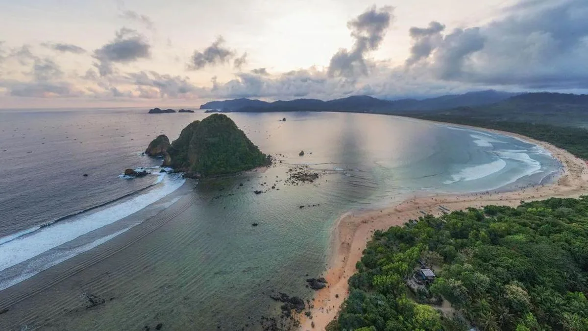 pantai pulau santen banyuwangi, pantai pulau santen, pulau: Panorama Selat Bali yang Menjadi Latar Utama Pantai Pulau