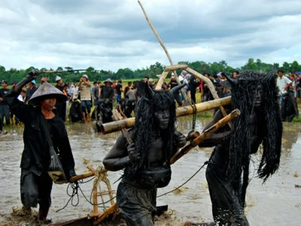 tradisi kebo keboan alasmalang, kebo keboan banyuwangi,: Pelajaran Berharga untuk Generasi Muda dari Tradisi Ini