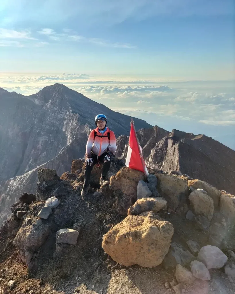 gunung raung banyuwangi, gunung raung, pendakian gunung: Misteri Jalur Ekstrem Gunung Raung: Panduan Pendakian