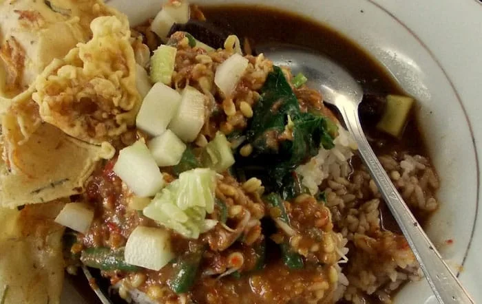 pecel rawon banyuwangi, pecel rawon, nasi pecel rawon,