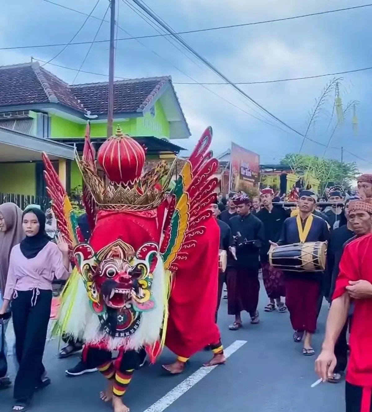 barong ider bumi kemiren, barong ider bumi, desa adat: Peran Desa Adat Kemiren sebagai Penjaga Tradisi