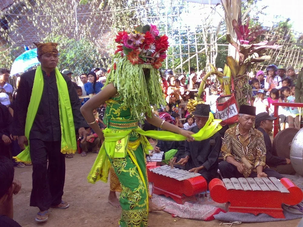 tradisi seblang banyuwangi, seblang olehsari, seblang: Ketatnya Prosesi Pemilihan Penari Seblang
