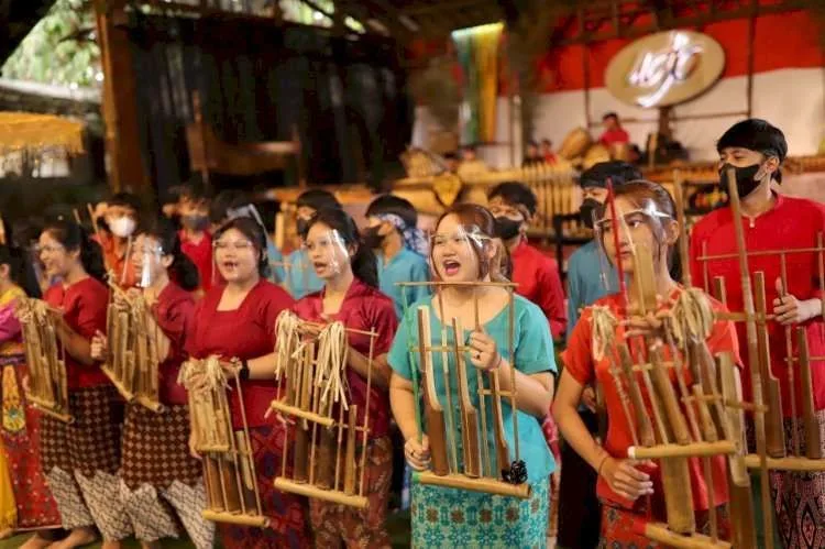 kesenian angklung paglak banyuwangi, angklung paglak, musik - Bahasa Ritmis dan Irama Musik Tradisional Banyuwangi yang