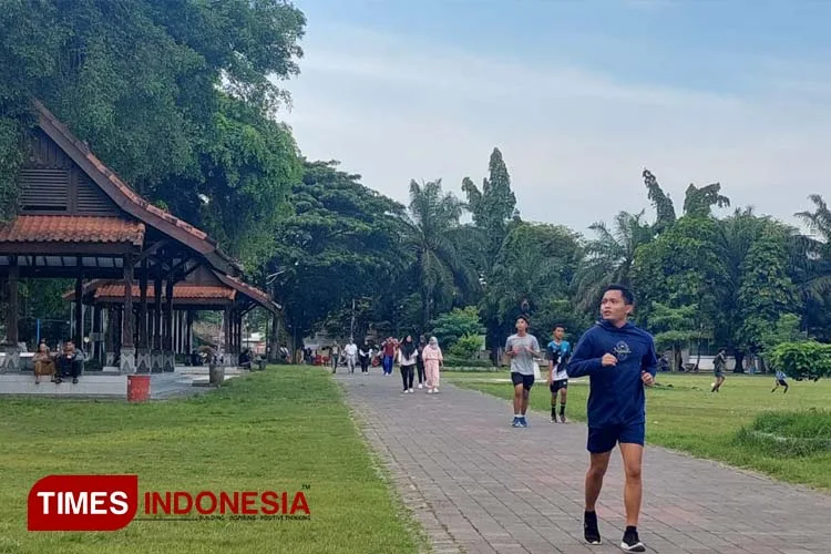 taman blambangan banyuwangi, taman blambangan, alun alun