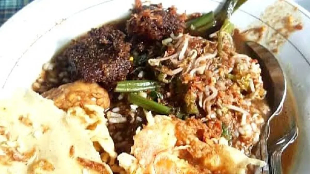 pecel rawon banyuwangi, pecel rawon, nasi pecel rawon,