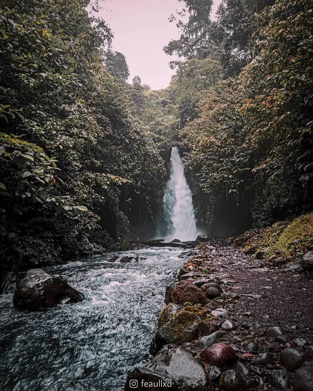 air terjun telunjuk raung, air terjun songgon, wisata - Perbandingan Singkat dengan Air Terjun Lain di Banyuwangi