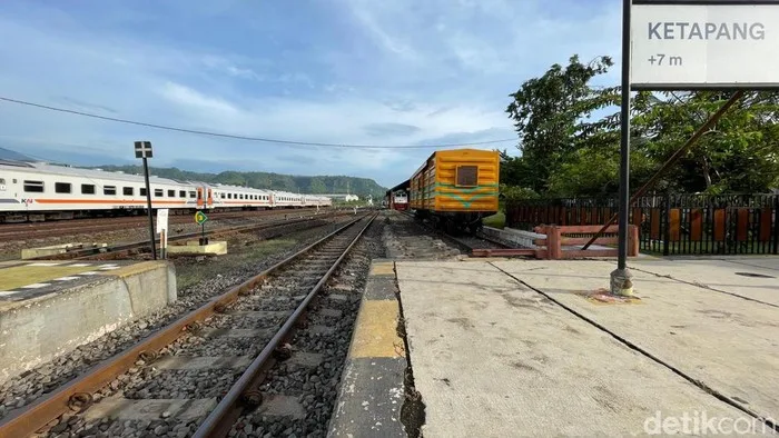 stasiun banyuwangi kota, stasiun karangasem, jadwal kereta