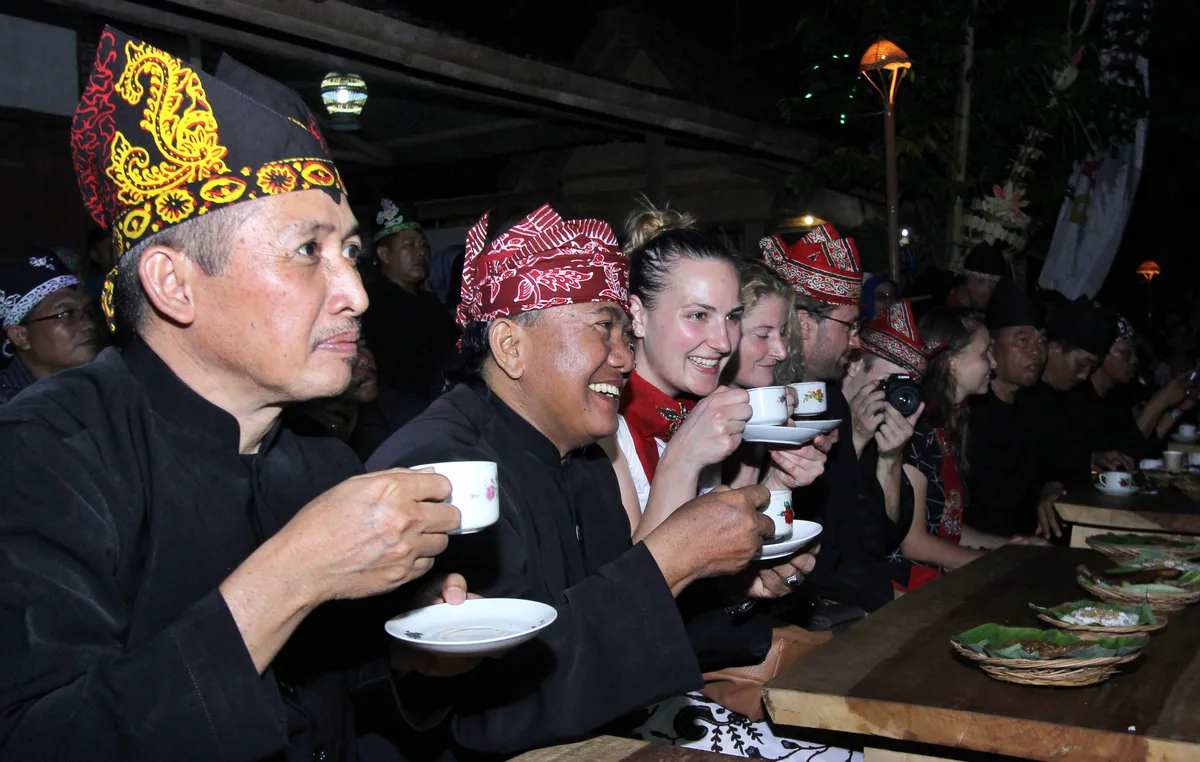 kopi osing banyuwangi, kopi osing, ngopi sepuluh ewu, kopi: Aroma yang Bercerita: Sensasi di Balik Setiap Seduhan
