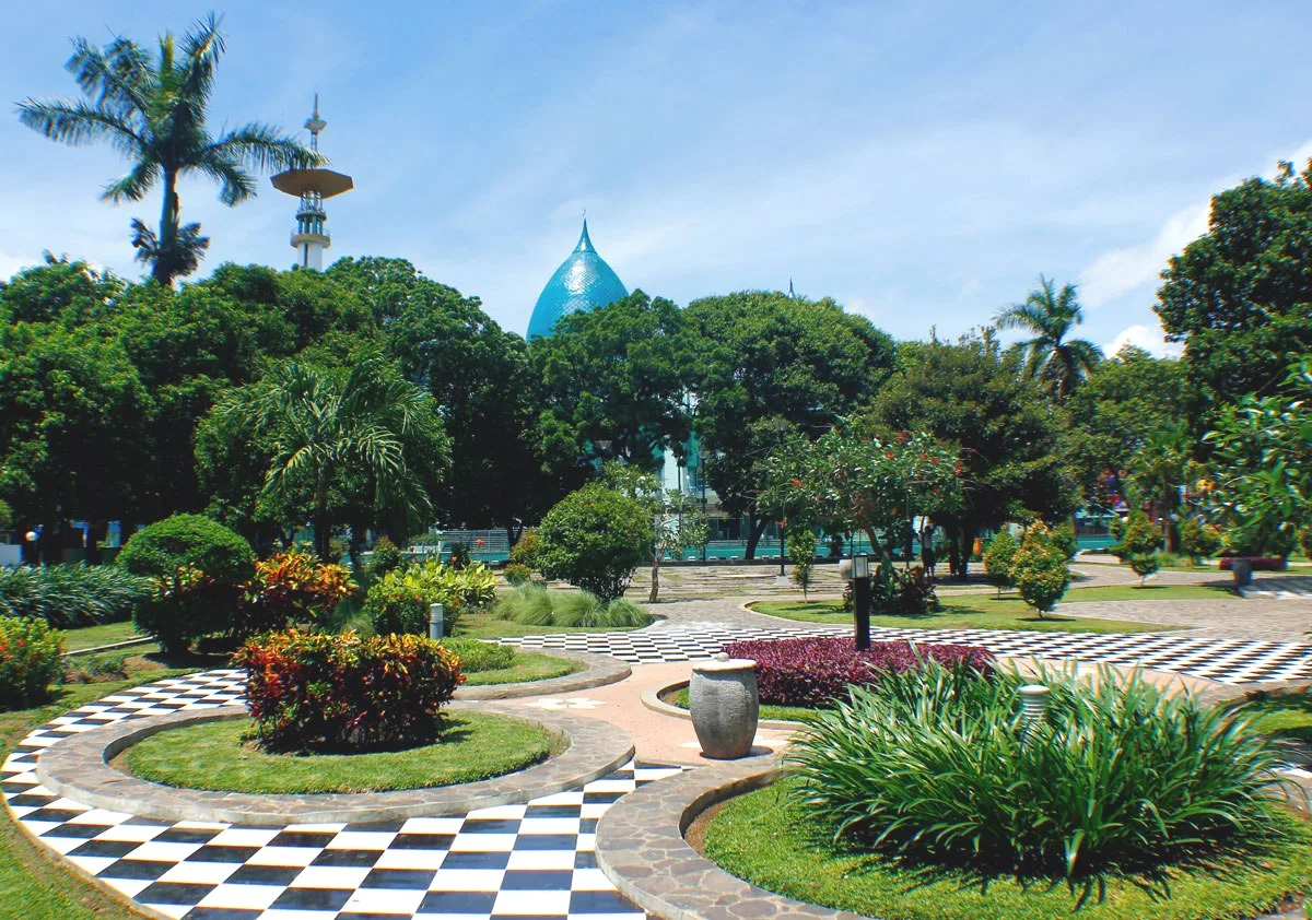 taman sritanjung banyuwangi, taman sritanjung, taman kota: Menikmati Sore Santai di Taman Sritanjung Banyuwangi: