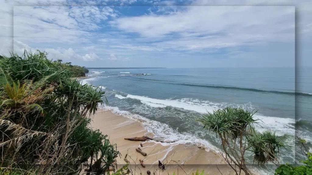 pantai plengkung g land, pantai plengkung banyuwangi, g: Atraksi Lain di Sekitar G Land Banyuwangi