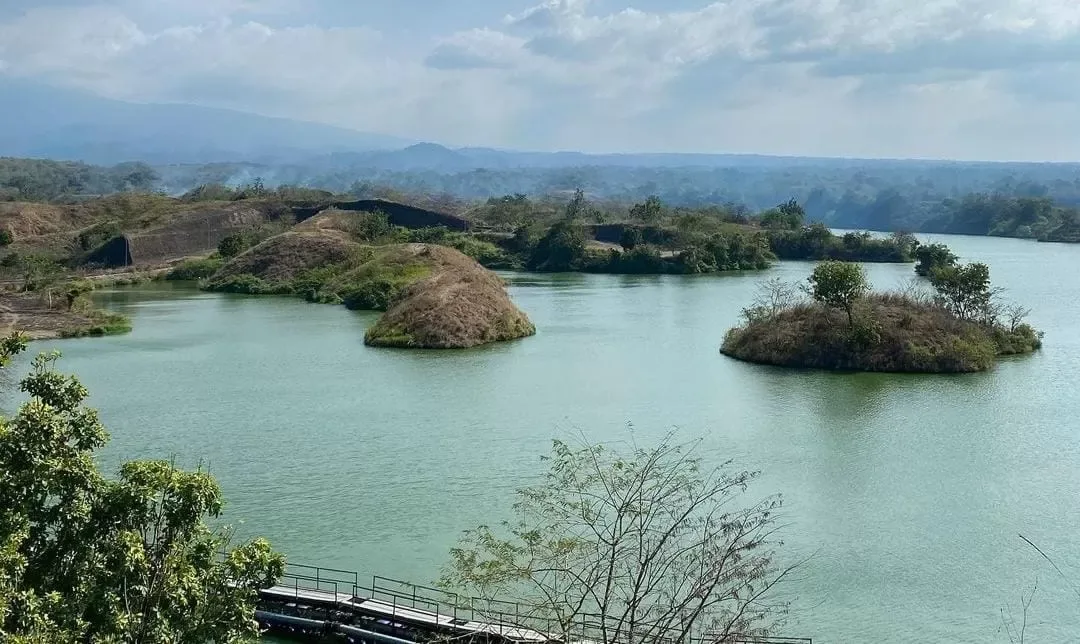 waduk bajulmati banyuwangi, waduk bajulmati, wisata waduk - Pesona Lanskap: Perpaduan Air, Karst, dan Langit Banyuwangi