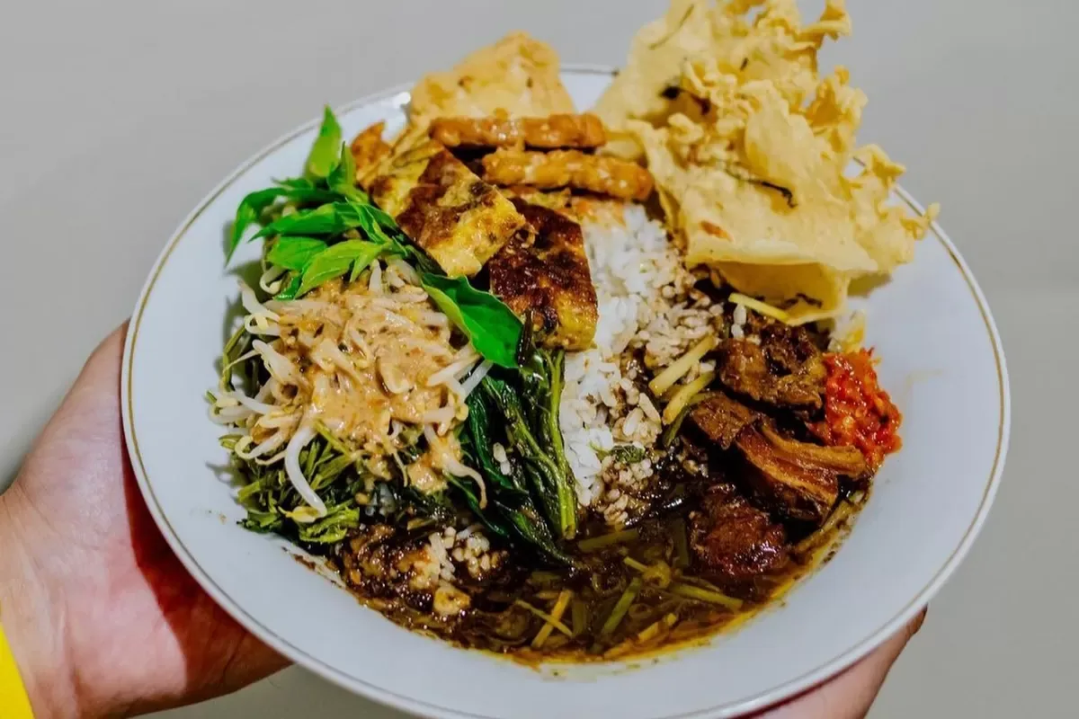 pecel rawon banyuwangi, pecel rawon, nasi pecel rawon, - Apa Itu Pecel Rawon Banyuwangi dan Mengapa Begitu Khas?