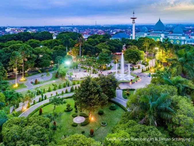 taman blambangan banyuwangi, taman blambangan, alun alun: Olahraga Pagi & Kuliner Sore di Taman Blambangan