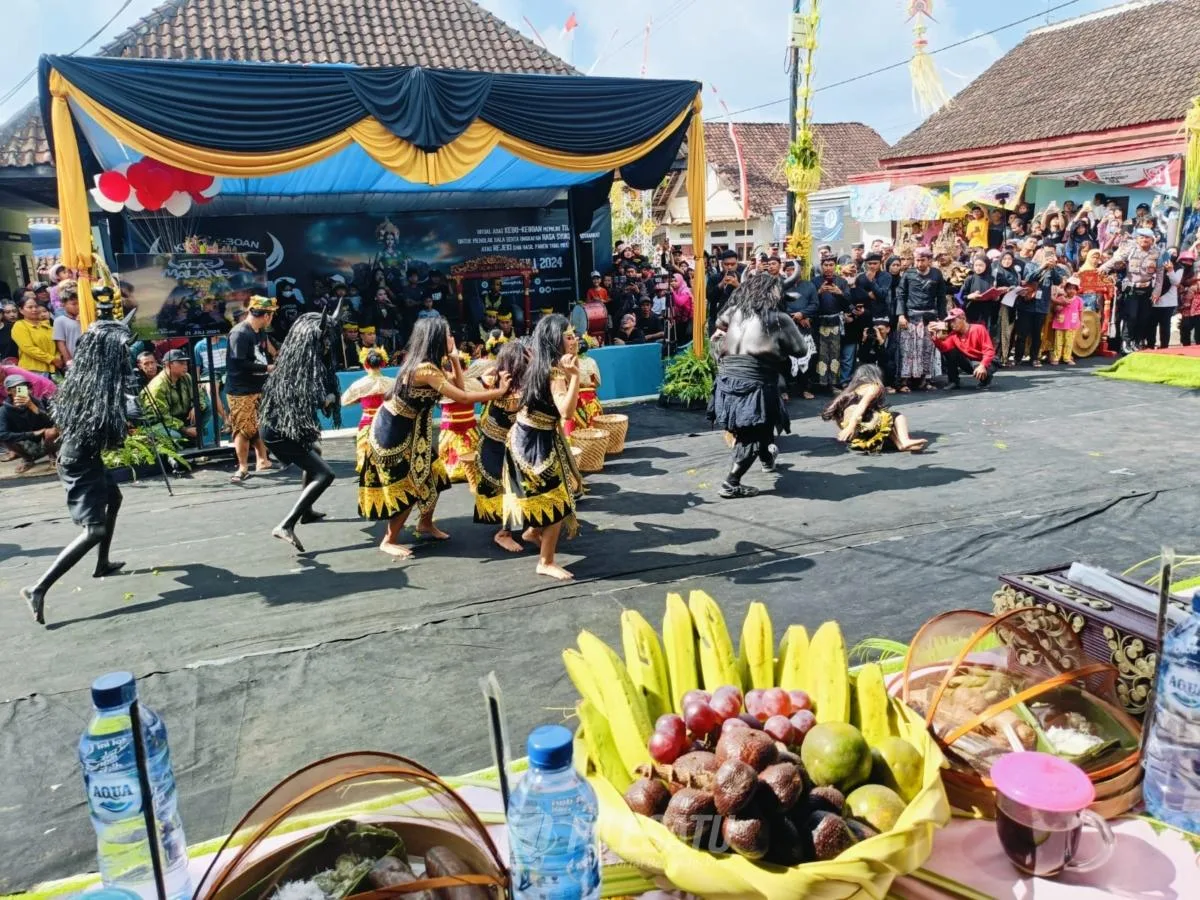 tradisi kebo keboan alasmalang, kebo keboan banyuwangi,: Penjelasan Lengkap tentang Simbol dan Atribut dalam Ritual
