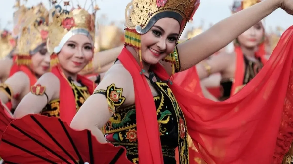 tari gandrung banyuwangi, tari gandrung, gandrung - Ragam Gerak Tari Gandrung Banyuwangi yang Wajib Dikuasai