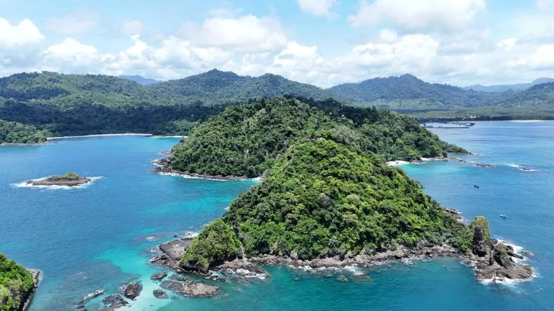 pantai bedil banyuwangi, pulau bedil banyuwangi, pantai: Pesona Pulau Bedil Banyuwangi di Sekitar Pantai