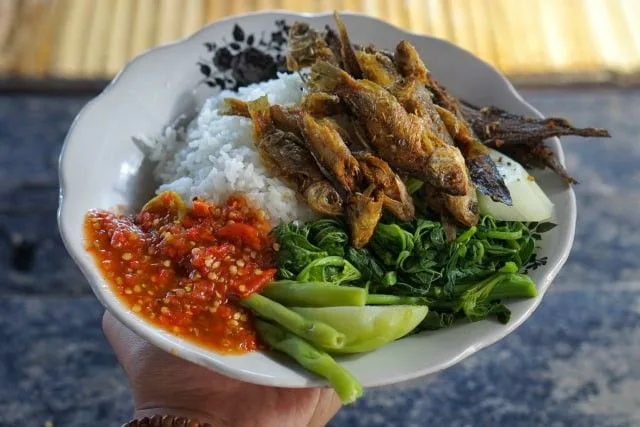 sego tempong banyuwangi, sego tempong, nasi tempong - Menyimpan dan Menghangatkan Sego Tempong untuk Dibawa Pulang