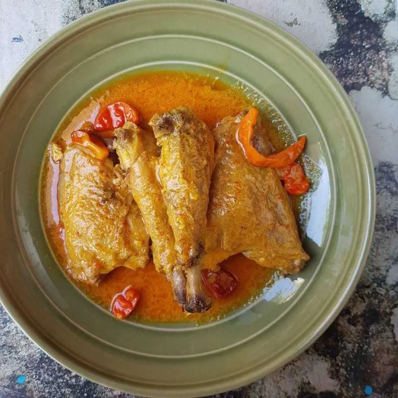 ayam pedas rantinem genteng, ayam pedas genteng, ayam pedas - Apa Saja yang Membuat Ayam Pedas Banyuwangi Ini Selalu Ramai