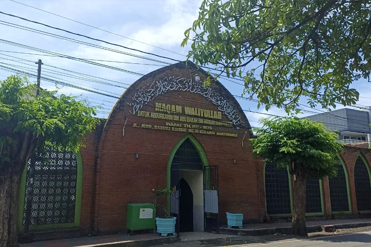makam datuk ibrahim bauzir, datuk ibrahim banyuwangi, makam: Lokasi, Akses, dan Gambaran Rute Menuju Makam
