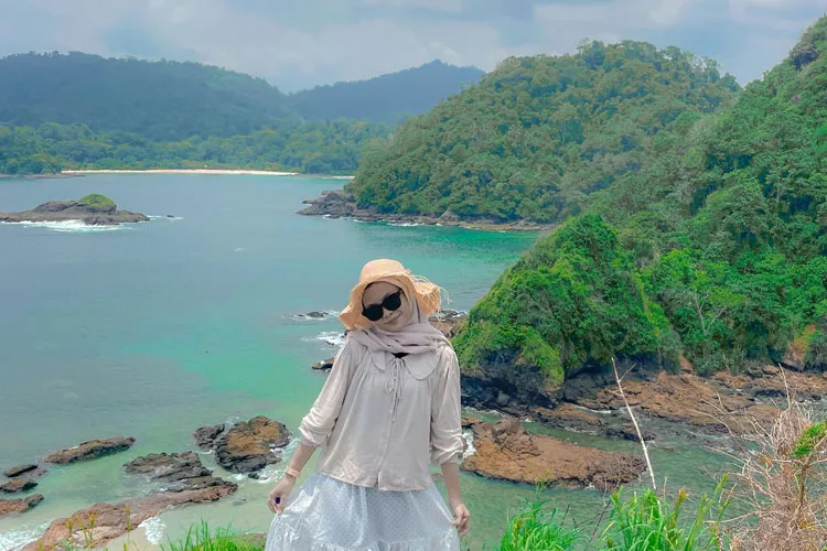 pantai bedil banyuwangi, pulau bedil banyuwangi, pantai - Perbandingan Pantai Bedil Banyuwangi dengan Destinasi